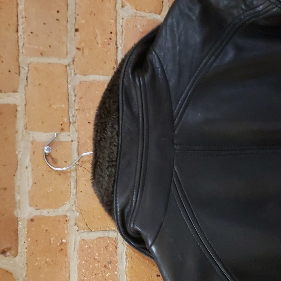 Andrew Marc Men's Black Leather Jacket with Faux Fur Collar - Picture 8 of 16